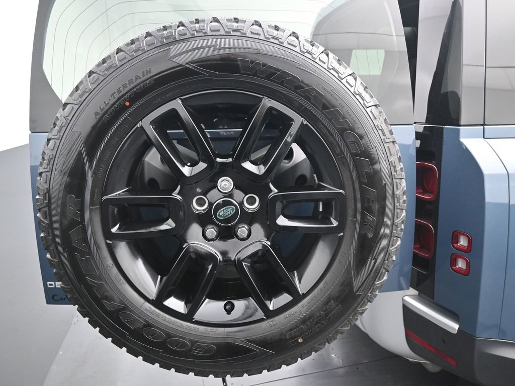 Used 2024 Land Rover Defender 110 S image 33