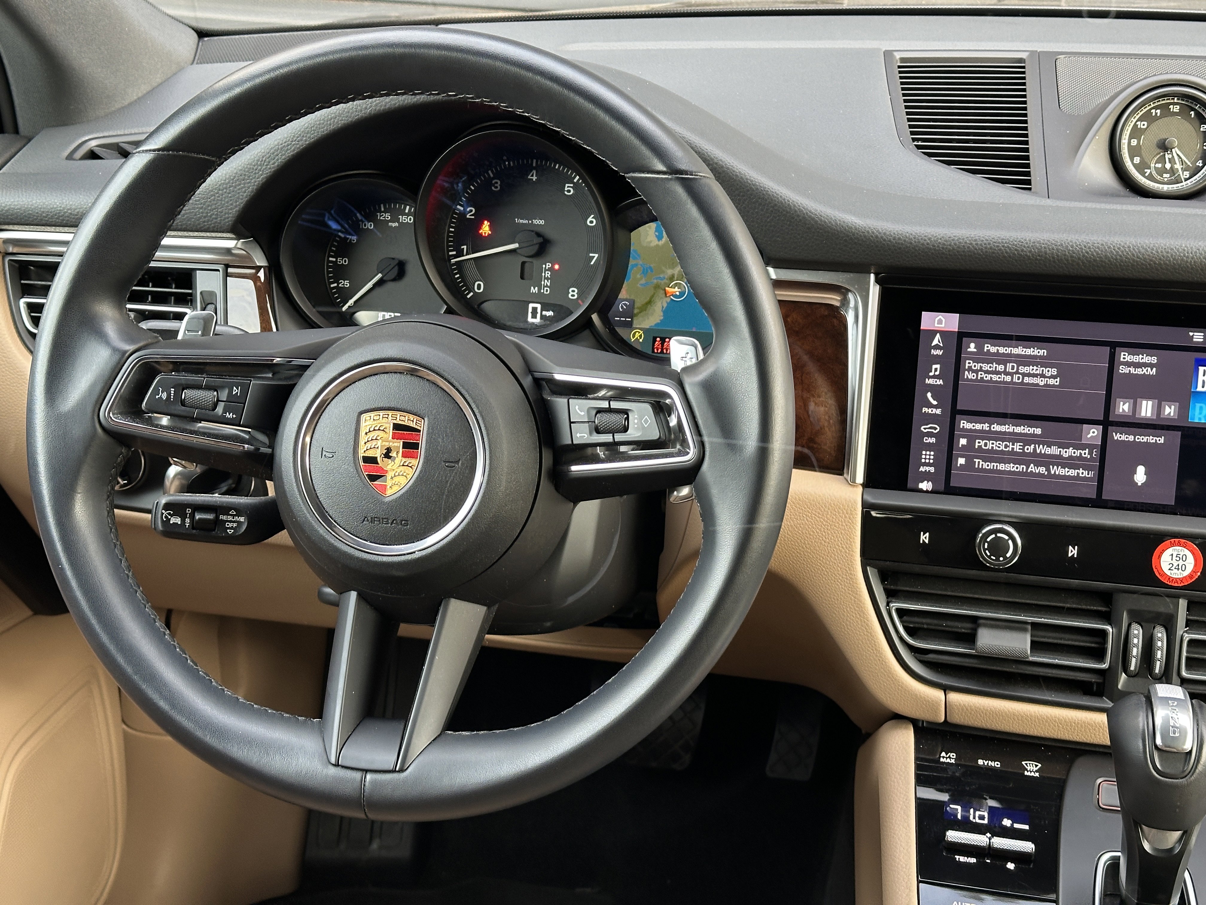 Certified 2023 Porsche Macan image 18