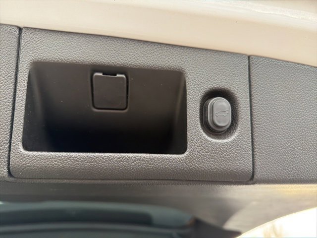 Used 2018 Chevrolet Suburban LT w/ Luxury Package image 13