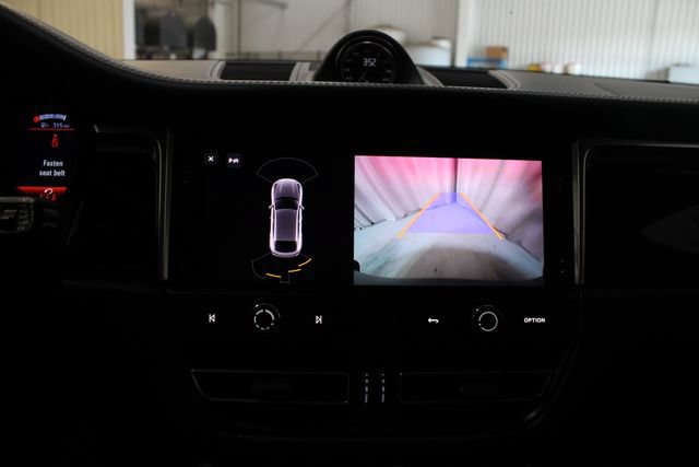 Used 2023 Porsche Macan Turbo AWD/4WD image 4