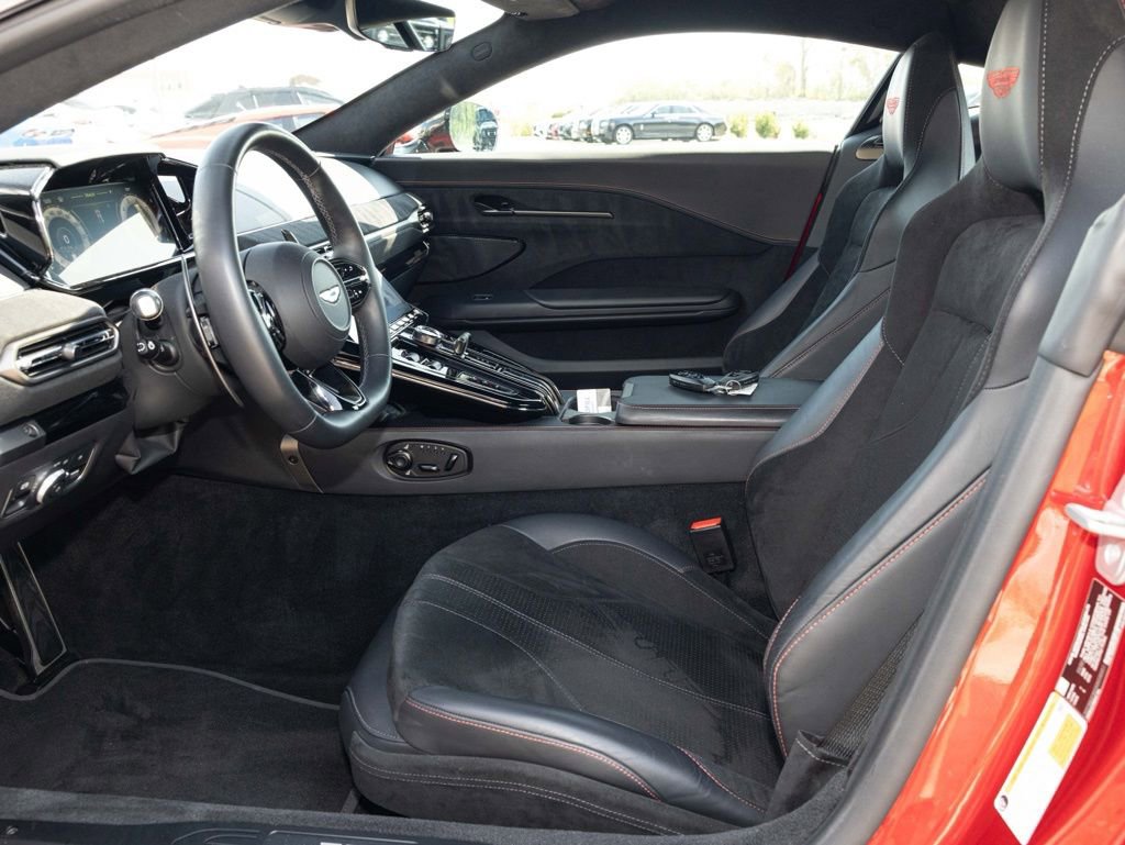 Used 2025 Aston Martin V8 Vantage Coupe image 23