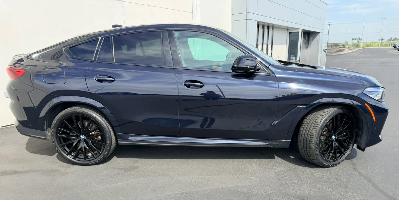 Used 2023 BMW X6 xDrive40i w/ M Sport Package image 7