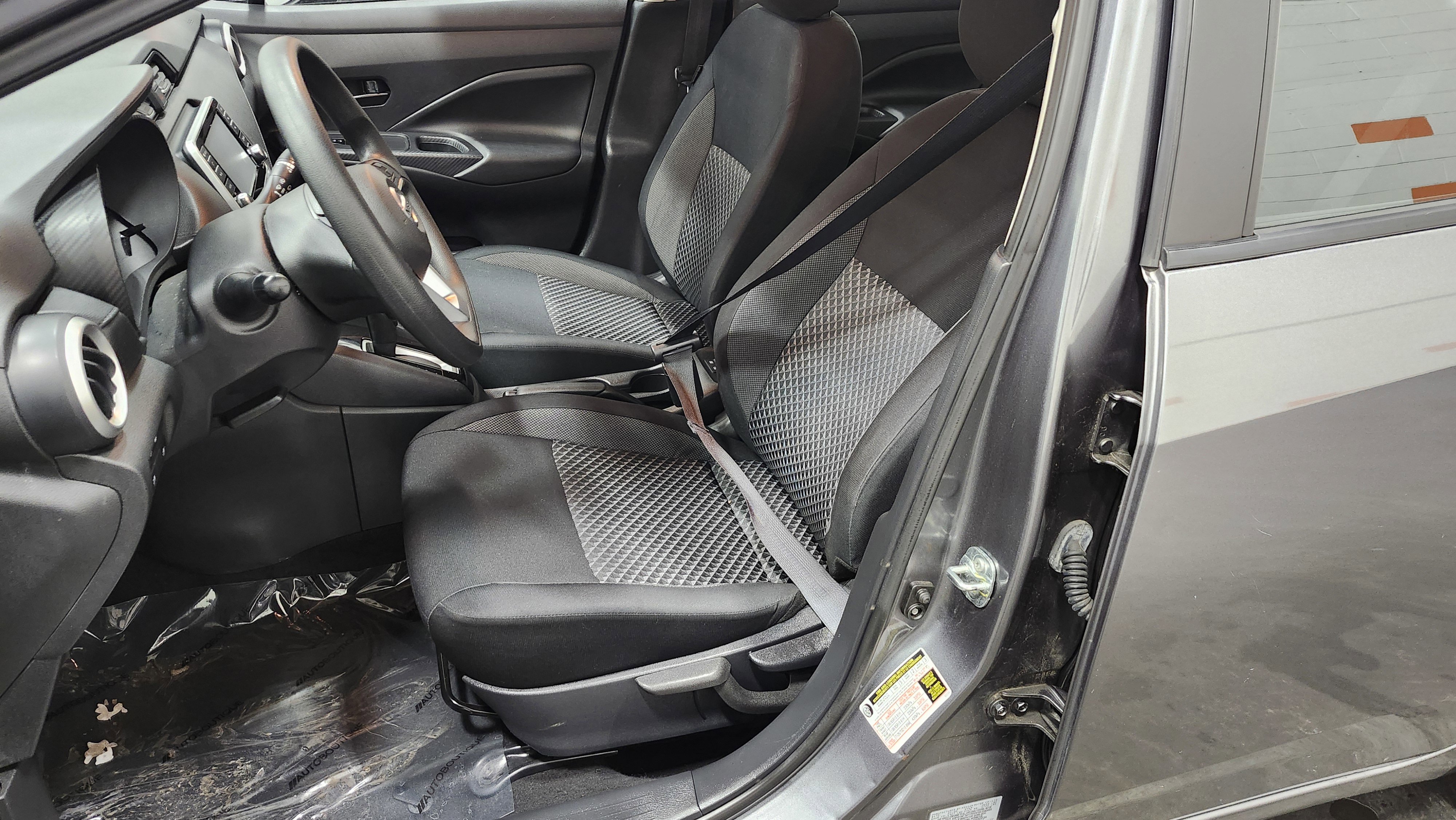 Used 2020 Nissan Versa S image 20