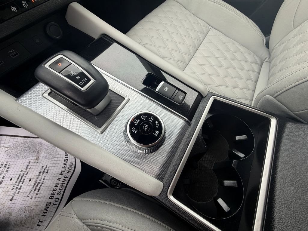 Used 2024 Mitsubishi Outlander SEL AWD/4WD image 16