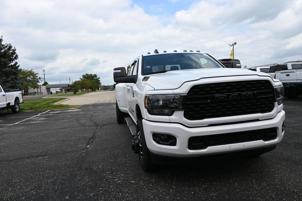 Used 2024 RAM 3500 Big Horn w/ Night Edition AWD/4WD image 21