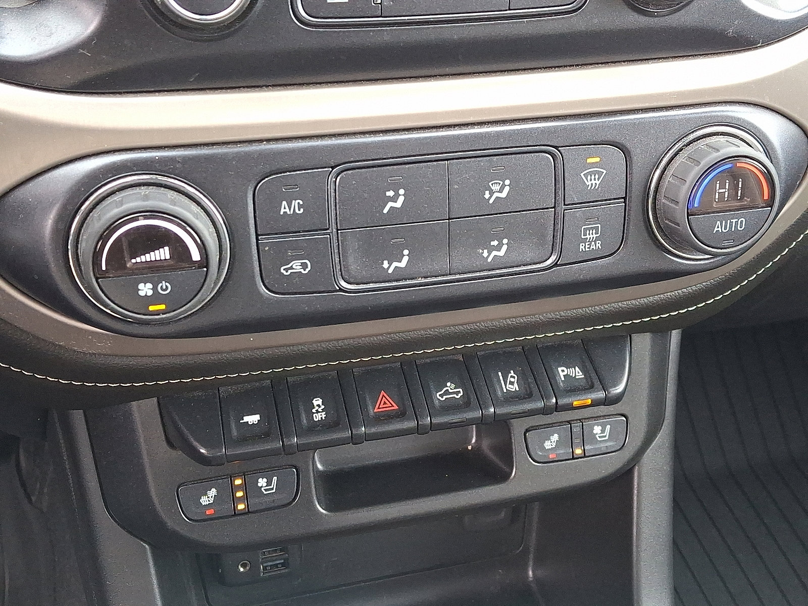 Certified 2021 GMC Canyon Denali image 16