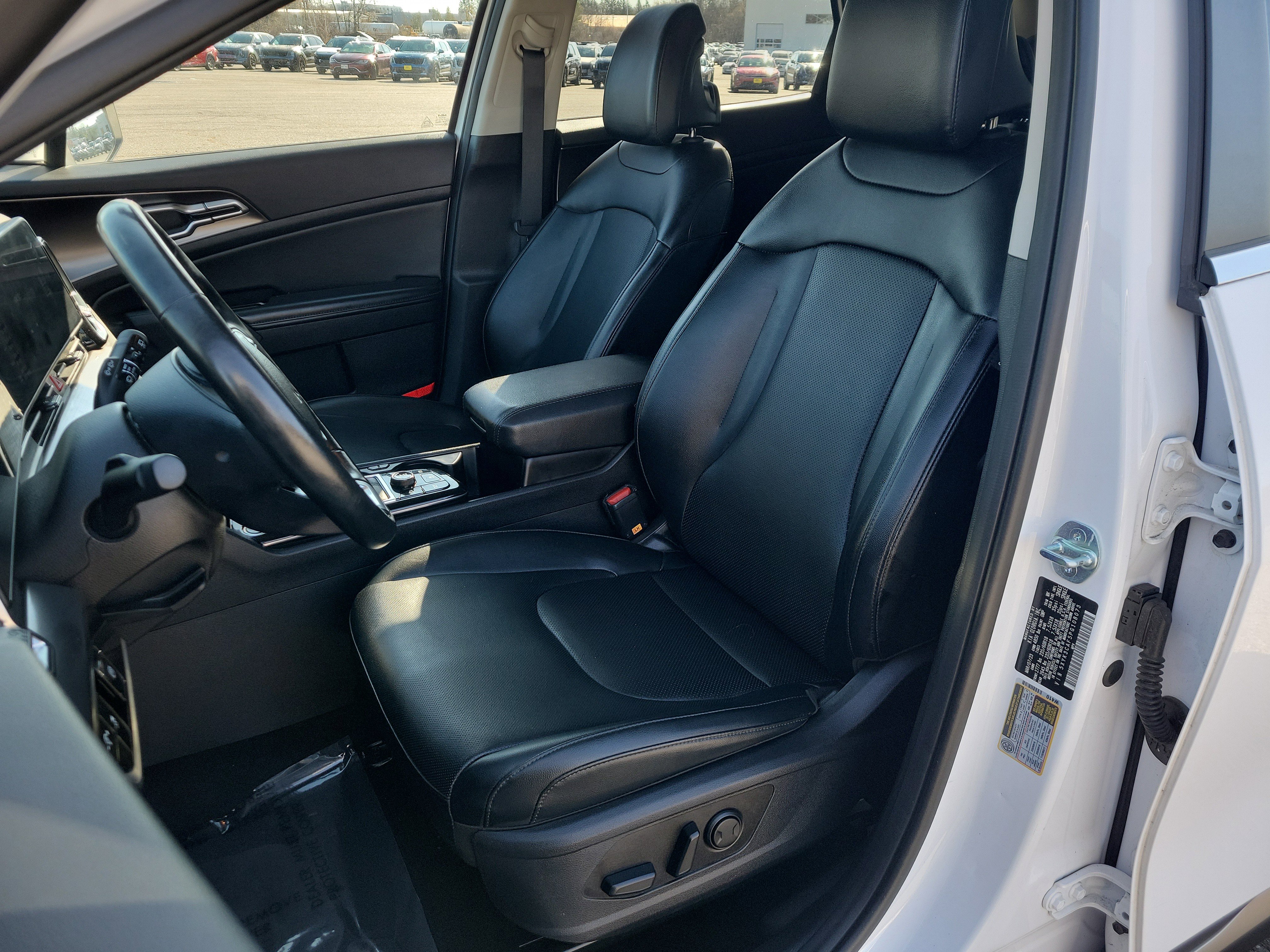Used 2023 Kia Sportage EX AWD/4WD image 14