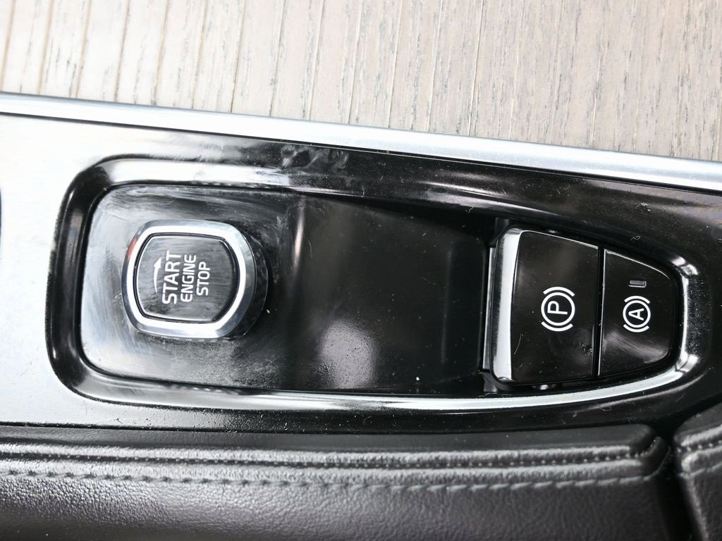 Used 2023 Volvo S90 B6 Plus w/ Protection Package Premier image 29