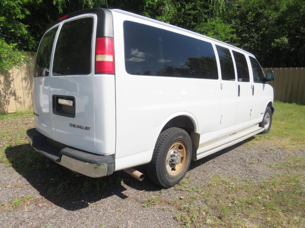 Used 2004 Chevrolet Express 3500 Extended Passenger w/ LS Preferred Equipment Group RWD image 5