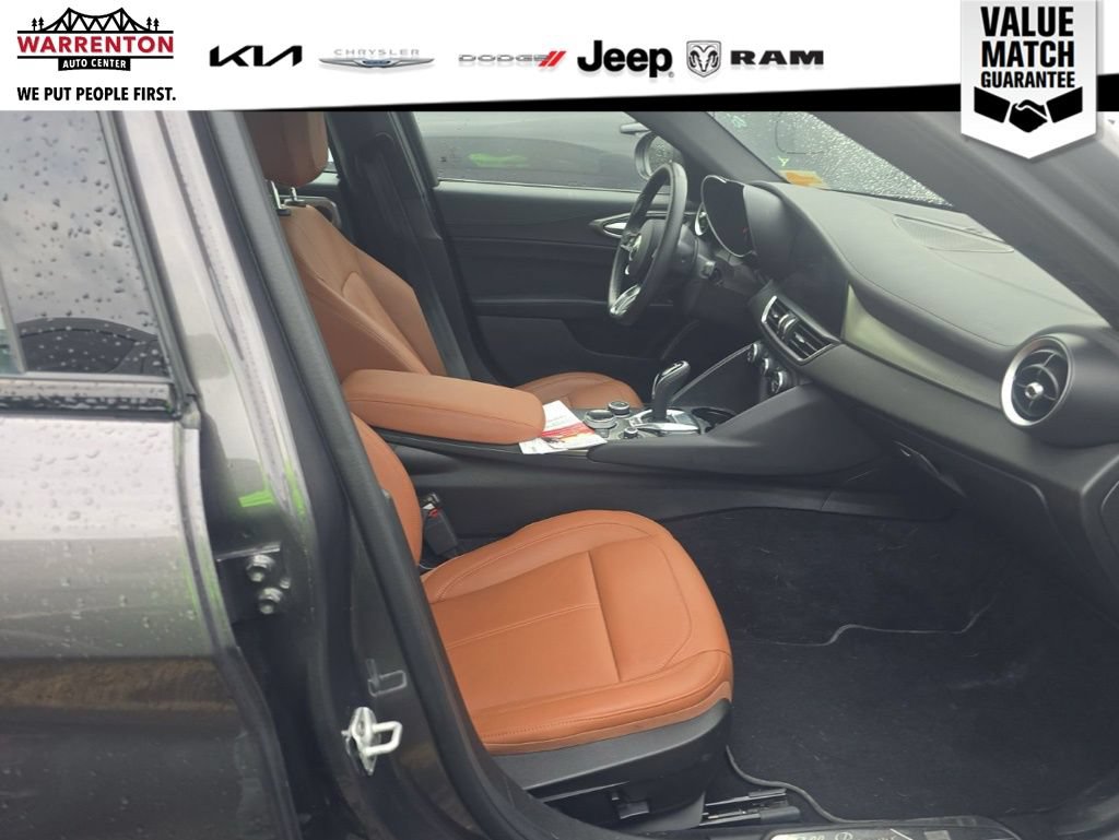 Used 2024 Alfa Romeo Giulia Ti AWD/4WD image 11