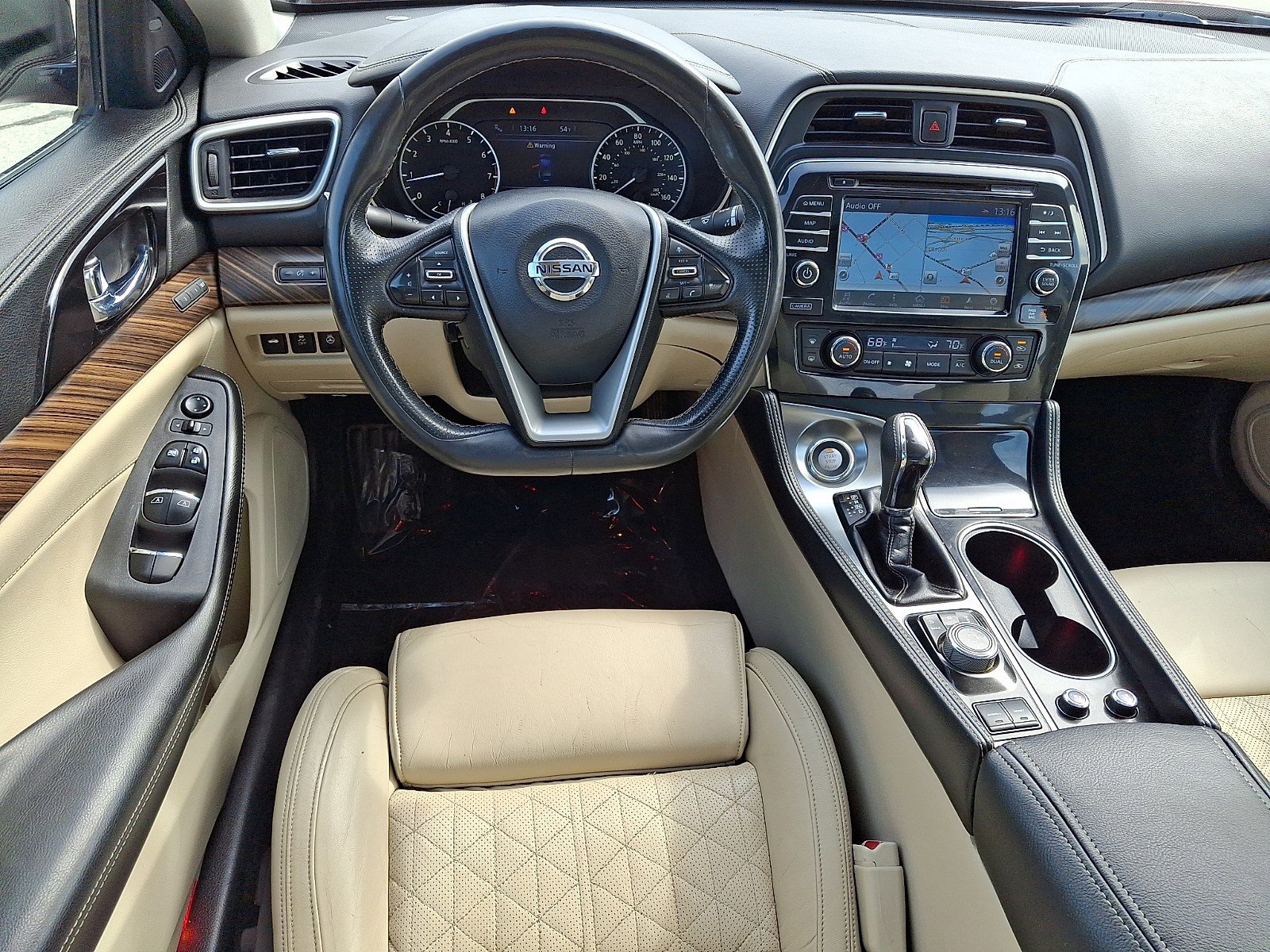 Used 2016 Nissan Maxima Platinum w/ Interior Lighting Package FWD image 10