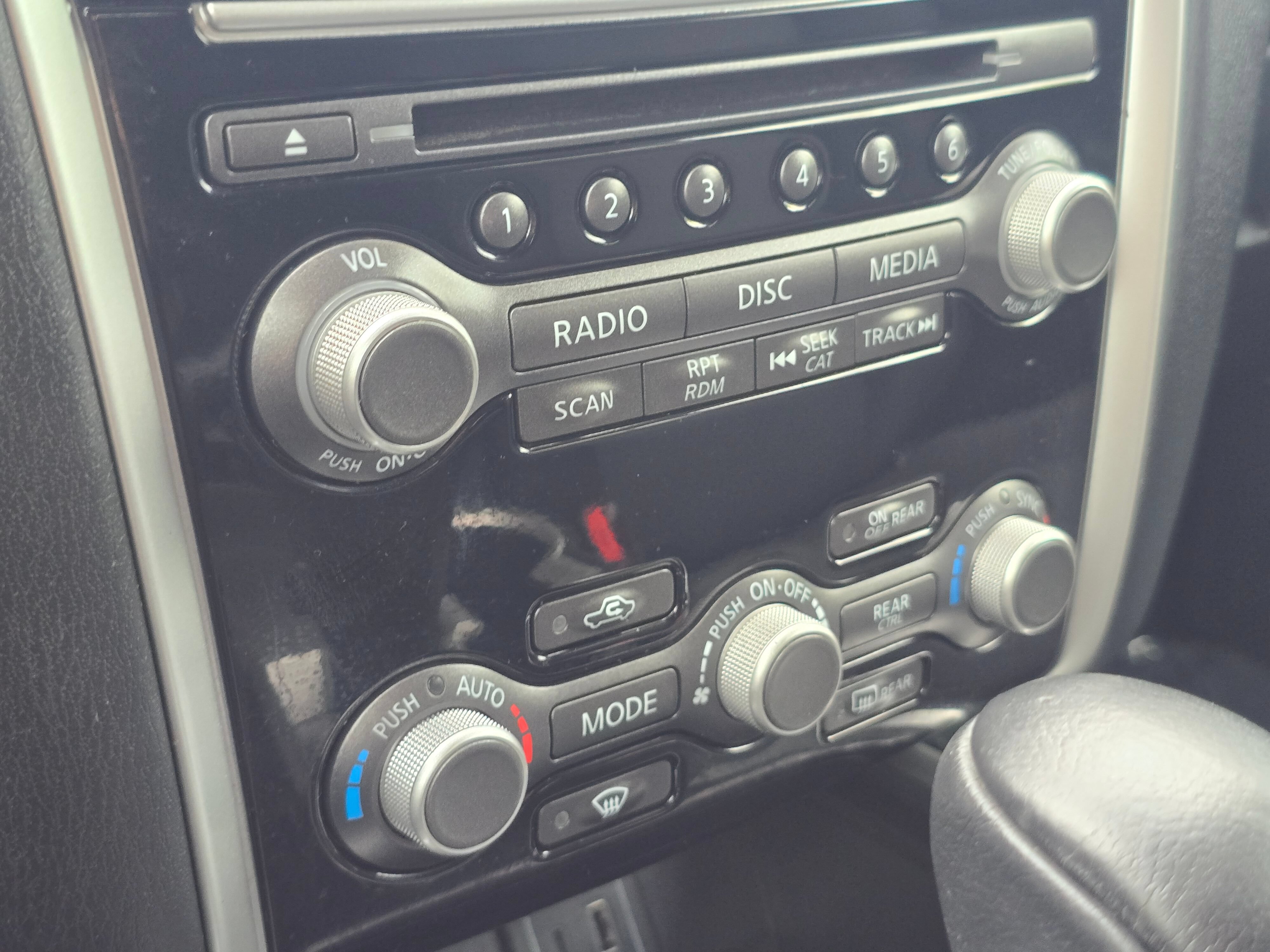 Used 2019 Nissan Pathfinder SV FWD image 28