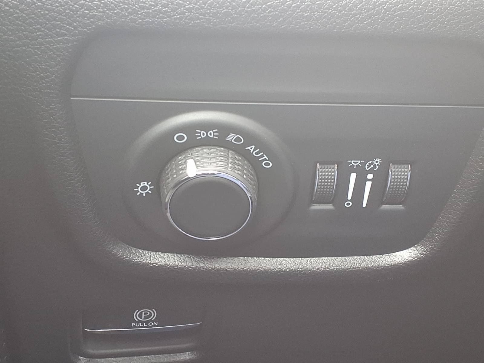 Used 2025 Jeep Grand Cherokee Altitude AWD/4WD image 20