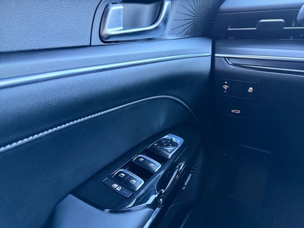 Used 2025 Kia K5 GT-Line w/ GT-Line Premium Package image 16