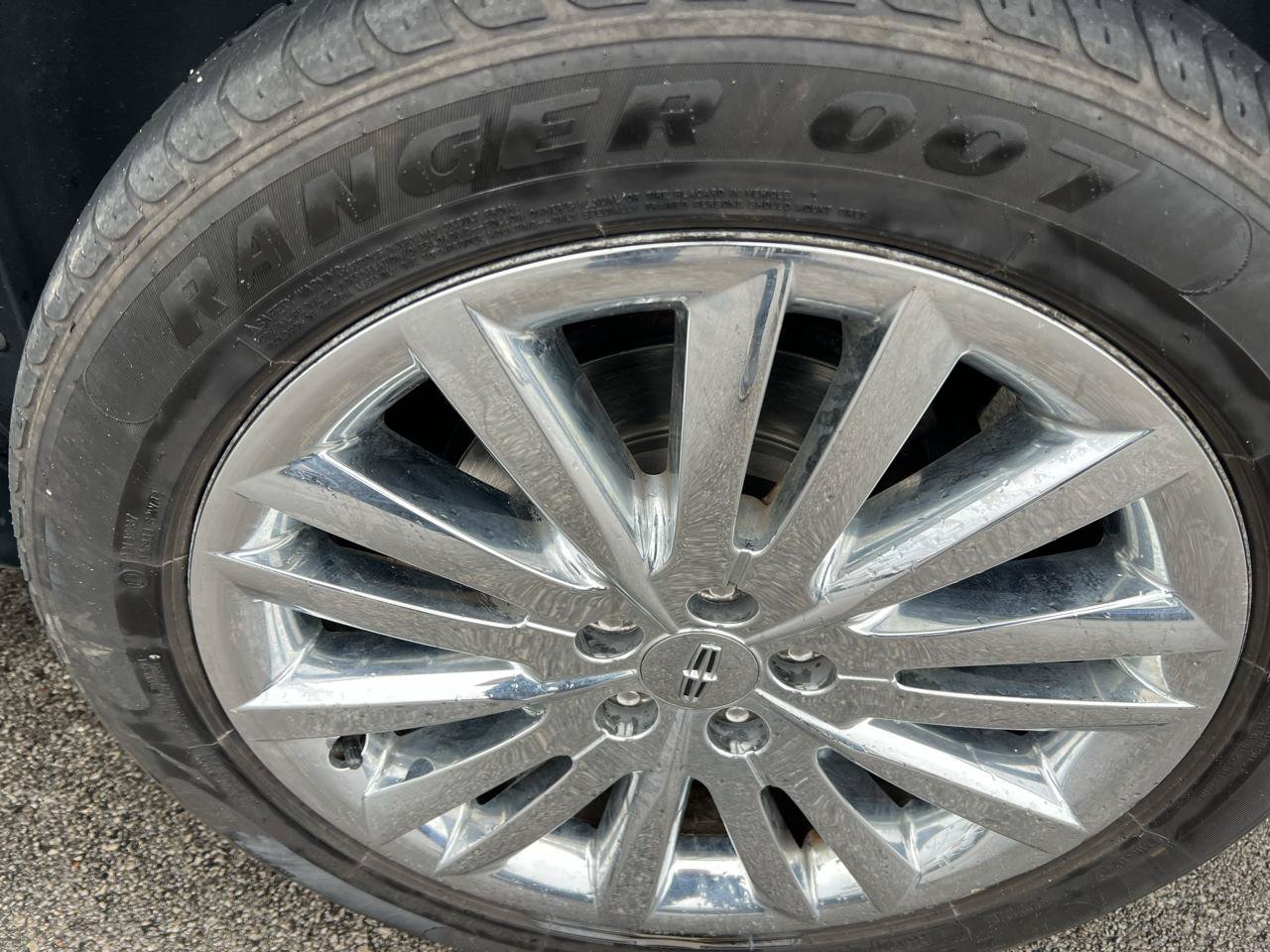 Used 2013 Lincoln MKX AWD image 4