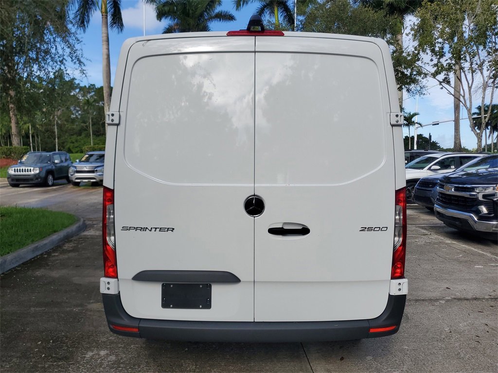 Used 2025 Mercedes-Benz Sprinter 2500 image 5