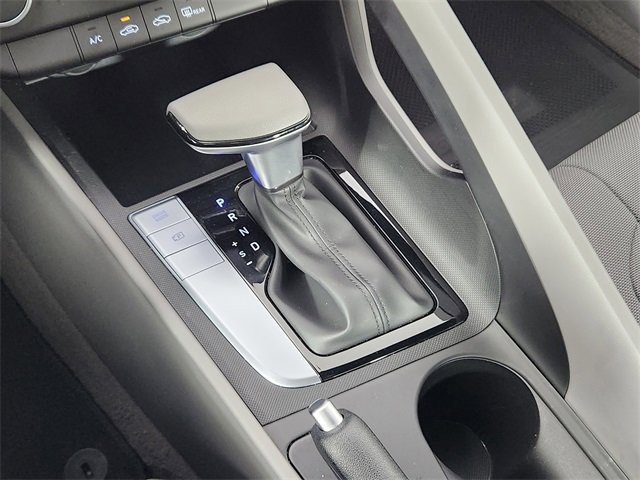Certified 2025 Hyundai Elantra SE image 24