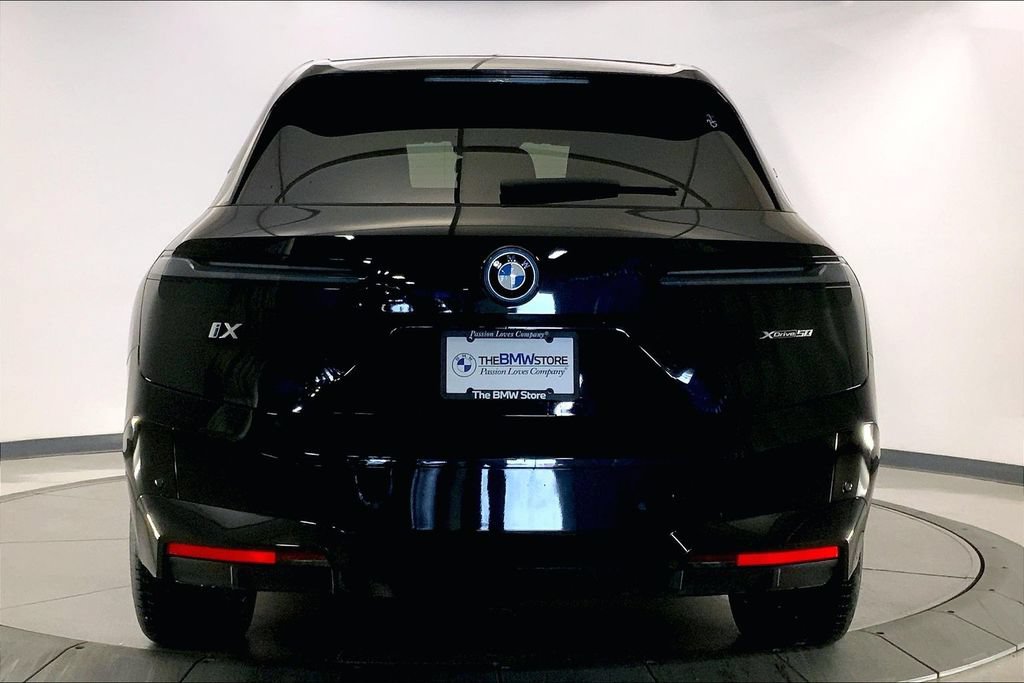 Used 2024 BMW iX xDrive50 w/ Premium Package AWD/4WD image 3
