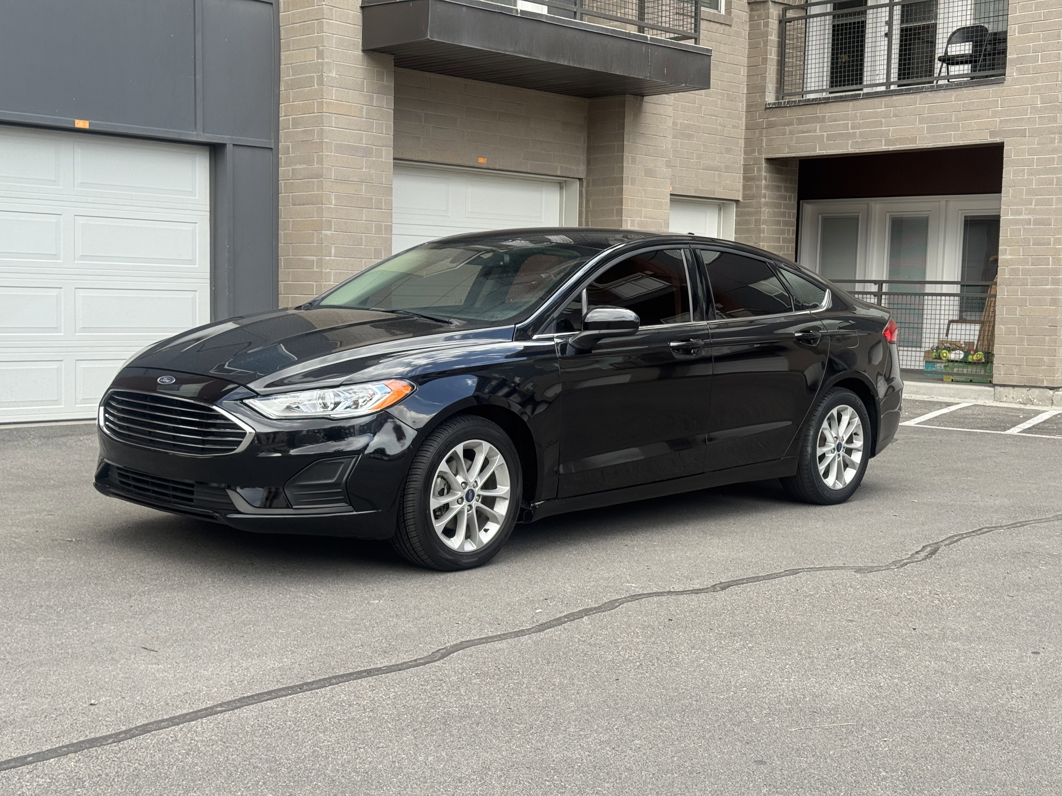 Used 2020 Ford Fusion SE image 1
