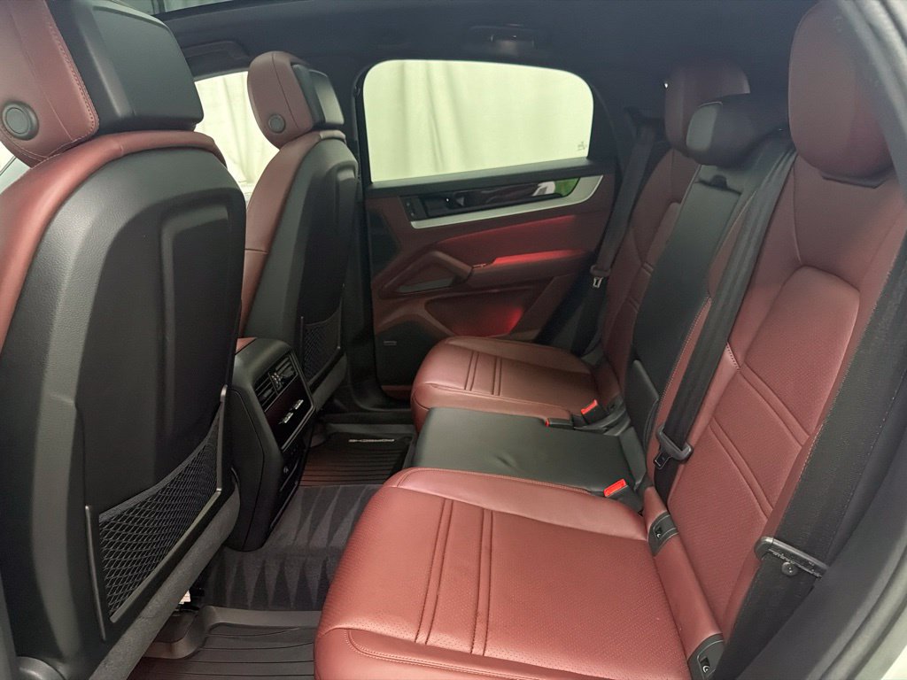 Used 2025 Porsche Cayenne S AWD/4WD image 22