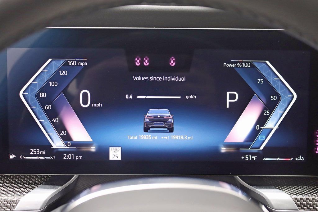 Used 2023 BMW 760i xDrive image 16