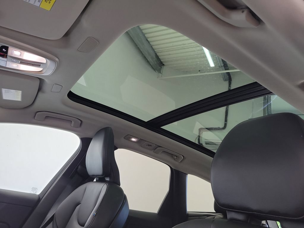 Used 2024 Volvo XC60 B5 Core AWD/4WD image 19