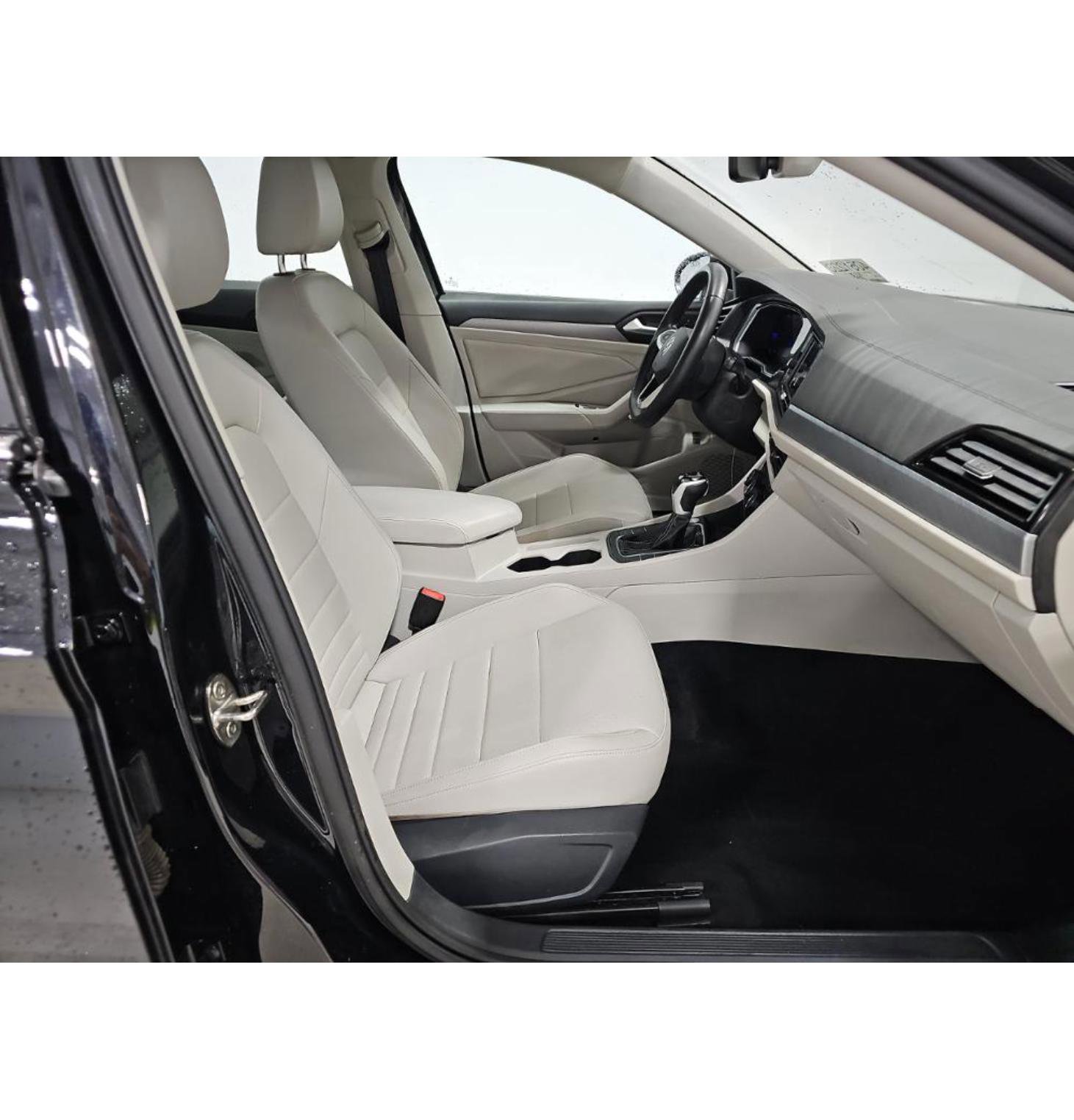 Used 2023 Volkswagen Jetta SE image 8