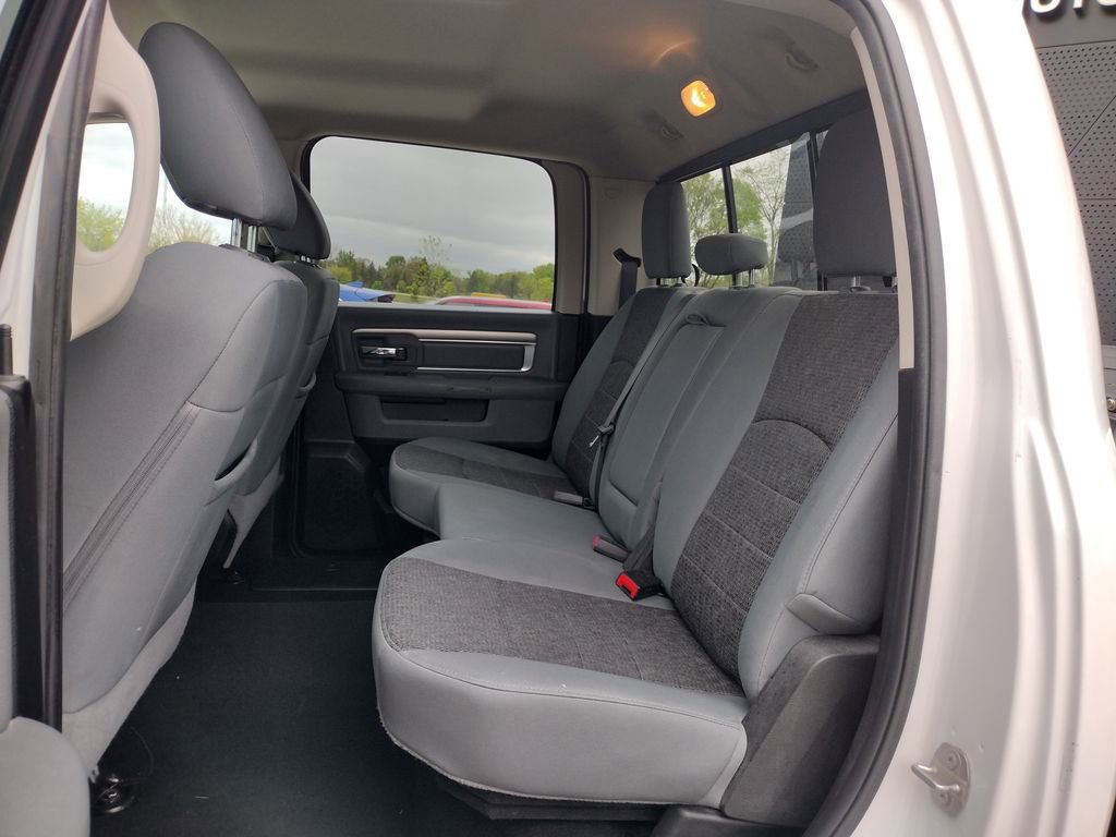 Used 2019 RAM 1500 Classic SLT w/ SLT Plus D←cor Group AWD/4WD image 7