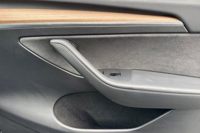 Used 2025 Tesla Model Y Long Range image 23