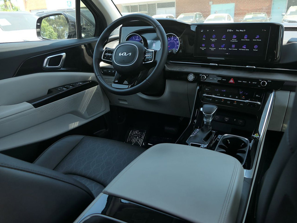 Used 2024 Kia Carnival EX FWD image 25