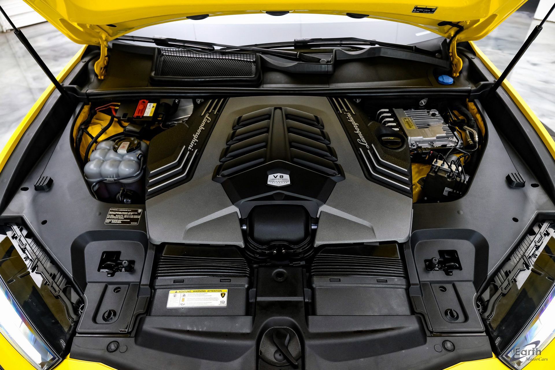 Used 2021 Lamborghini Urus image 3