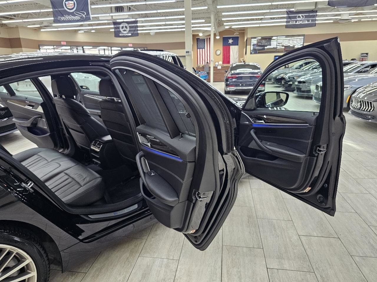 Used 2019 BMW 530e w/ Premium Package image 16