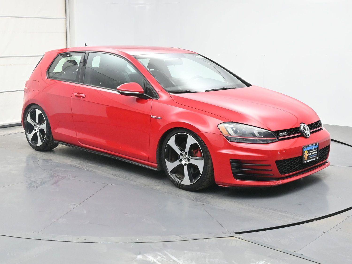 Used 2015 Volkswagen Golf S image 25