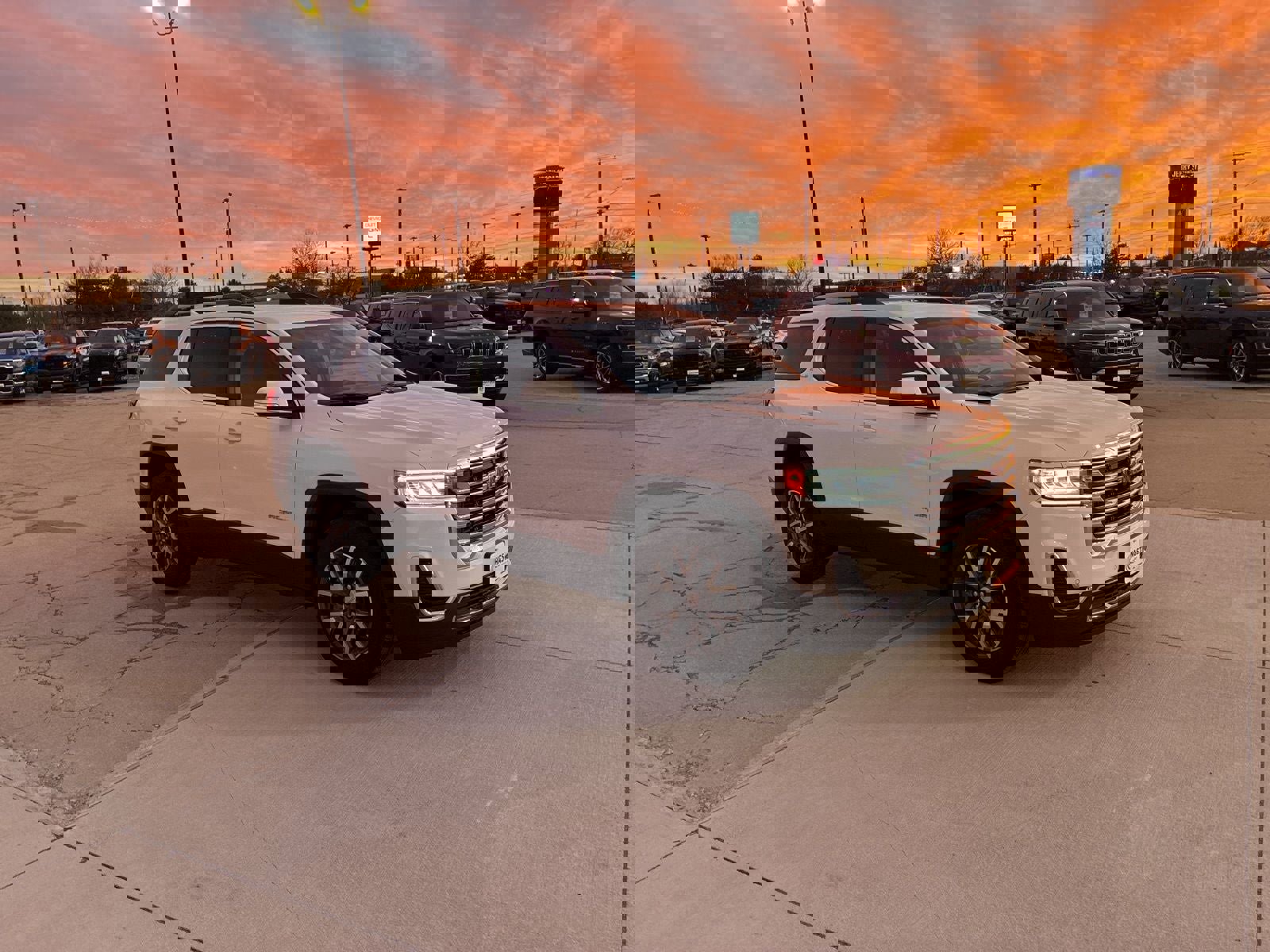 Used 2023 GMC Acadia SLE w/ Driver Convenience Package image 9