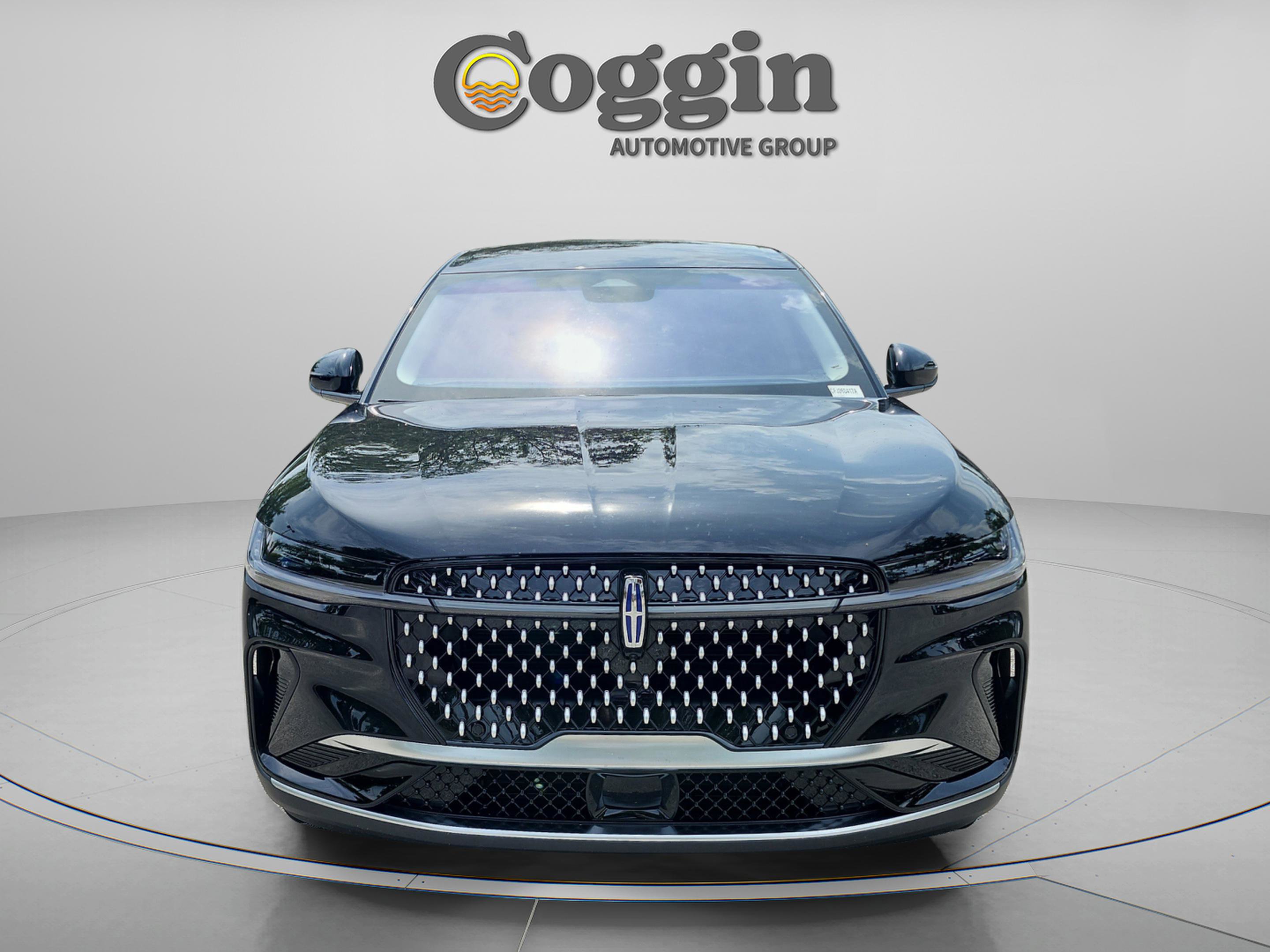 Used 2025 Lincoln Nautilus Premier AWD/4WD image 8