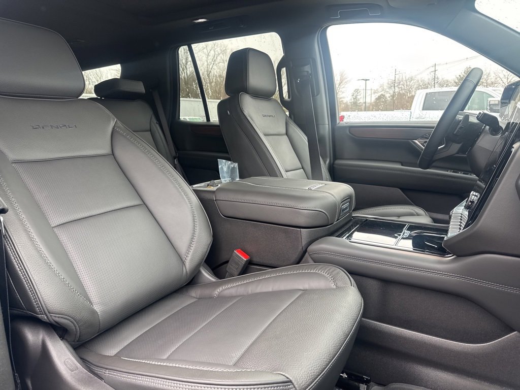New 2026 GMC Yukon Denali w/ Sun & Power Step Package image 12