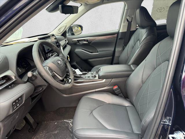 New 2026 Toyota Highlander Platinum AWD/4WD image 11