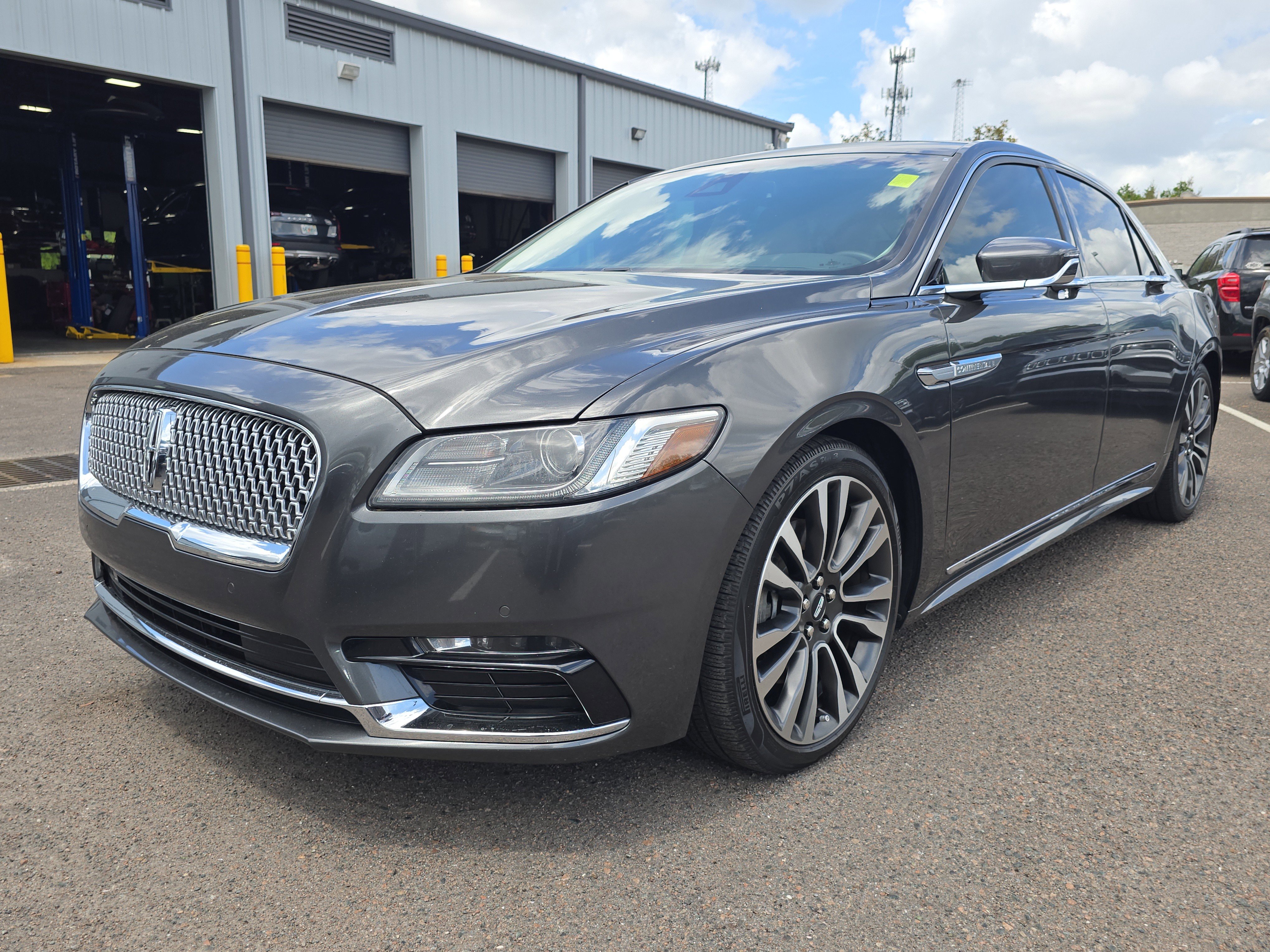 Used 2019 Lincoln Continental Select image 4