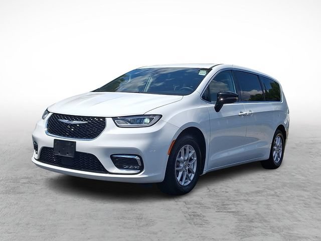 Used 2024 Chrysler Pacifica Touring-L FWD image 3