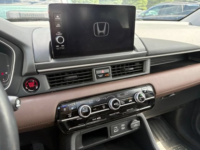 Used 2025 Honda Pilot Elite image 8
