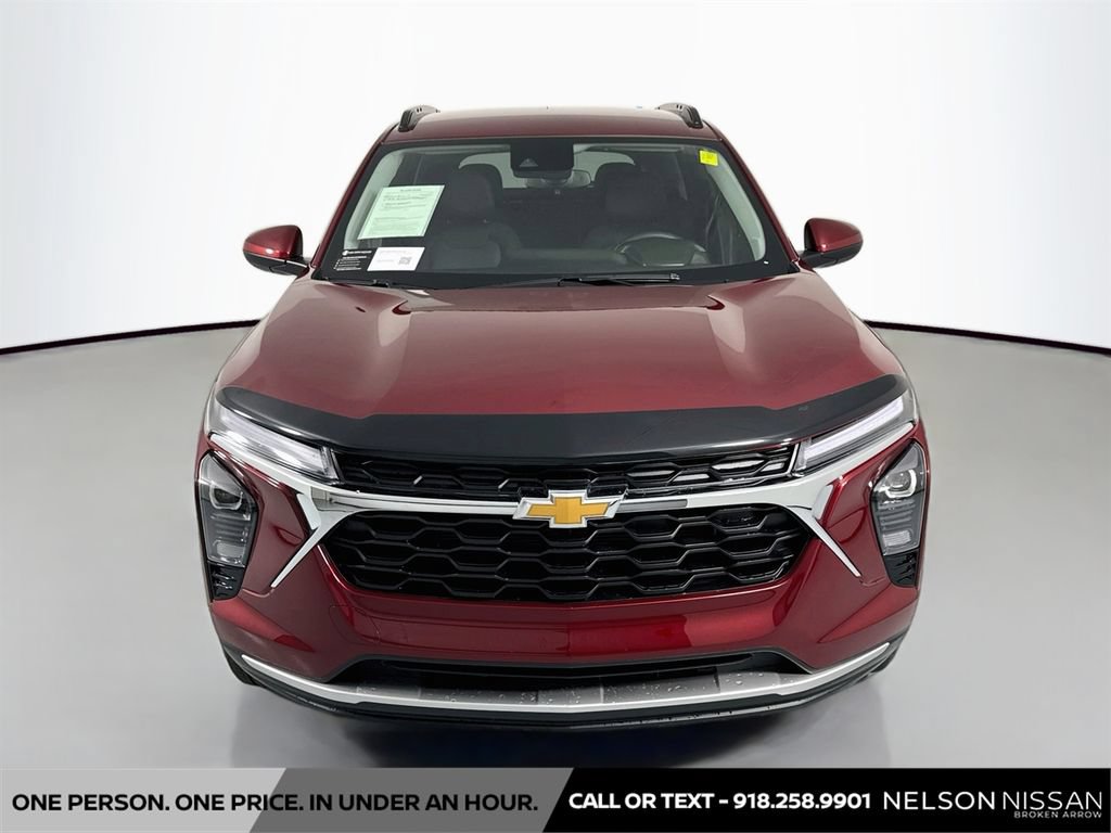 Used 2025 Chevrolet Trax LT w/ Driver Confidence Package FWD image 2
