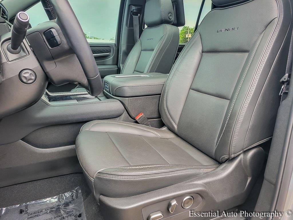 Used 2024 GMC Yukon Denali w/ Advanced Technology Package image 9