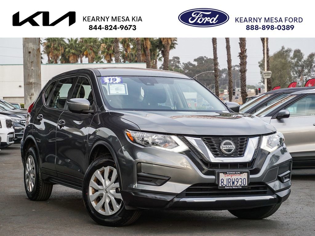 Used 2019 Nissan Rogue S image 1