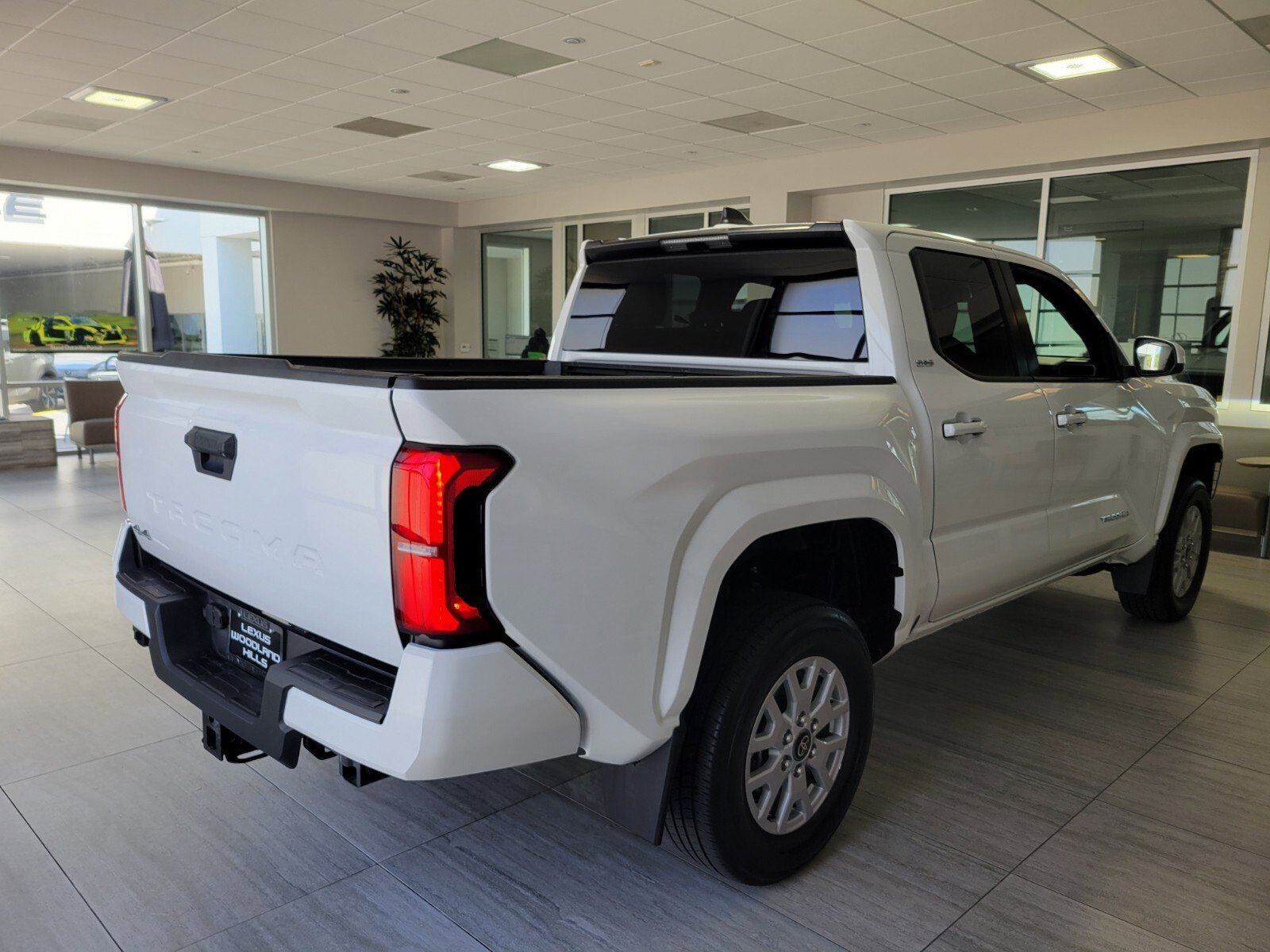 Used 2024 Toyota Tacoma SR5 AWD/4WD image 4