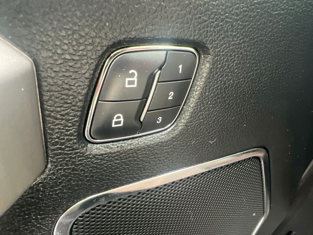Used 2019 Ford F150 Lariat w/ Equipment Group 502A Luxury AWD/4WD image 20