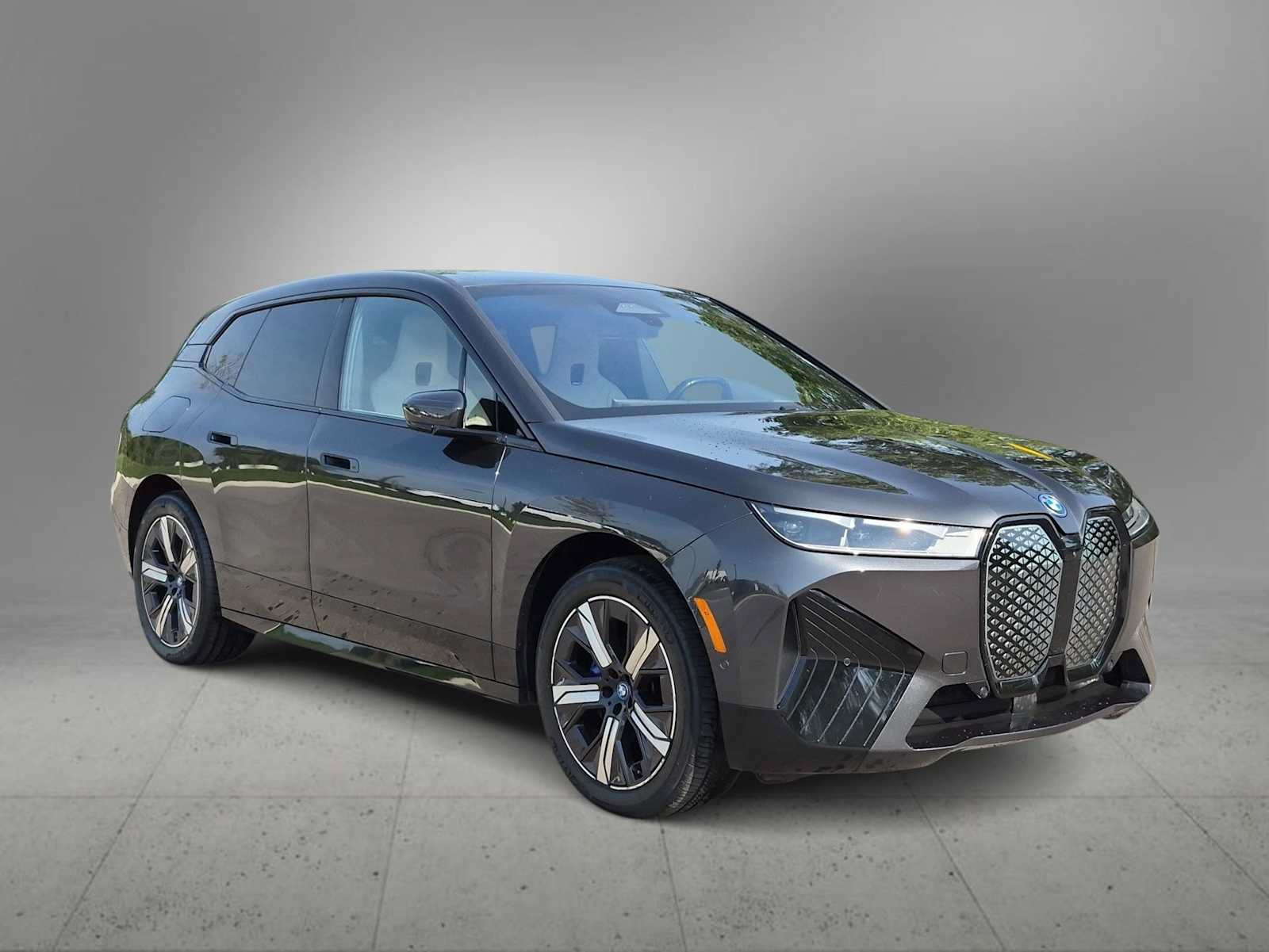 Used 2024 BMW iX xDrive50 w/ Sport Package AWD/4WD image 2