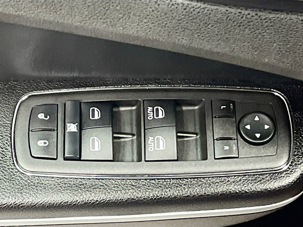 Used 2022 Chrysler 300 Touring L image 17