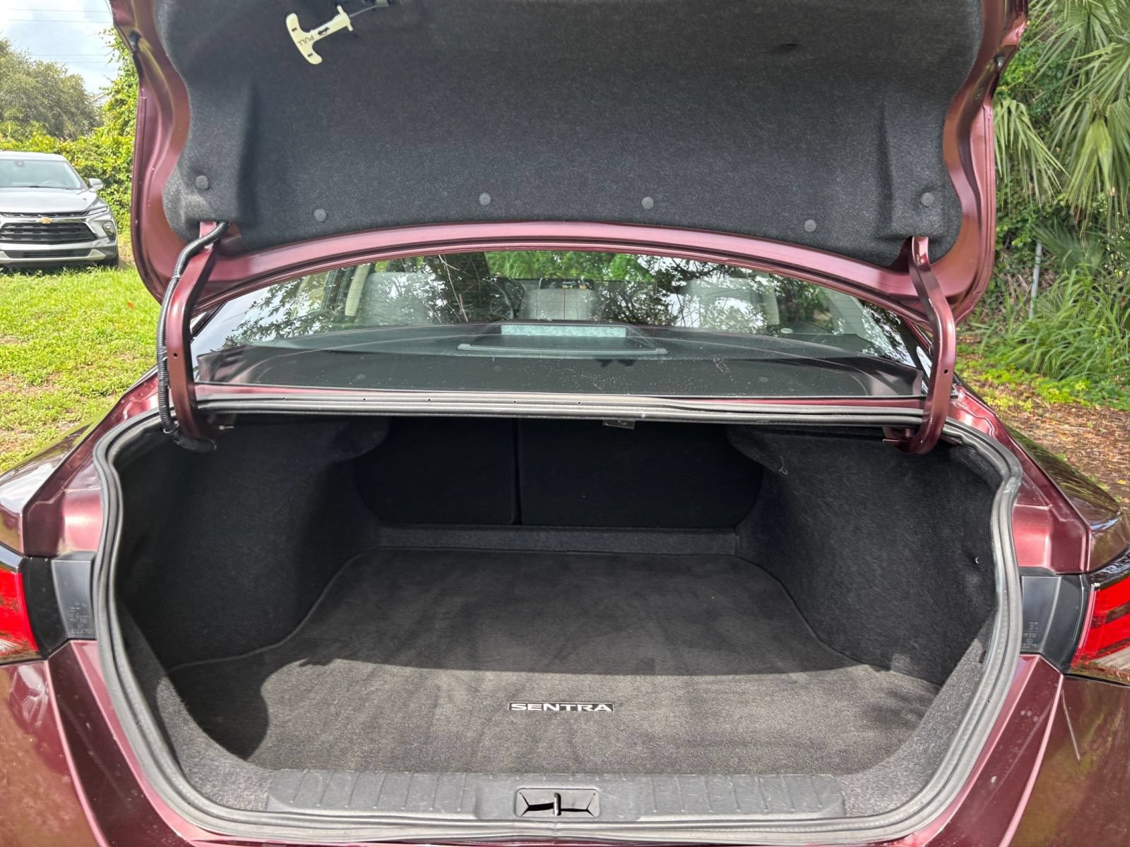 Used 2025 Nissan Sentra SV FWD image 30