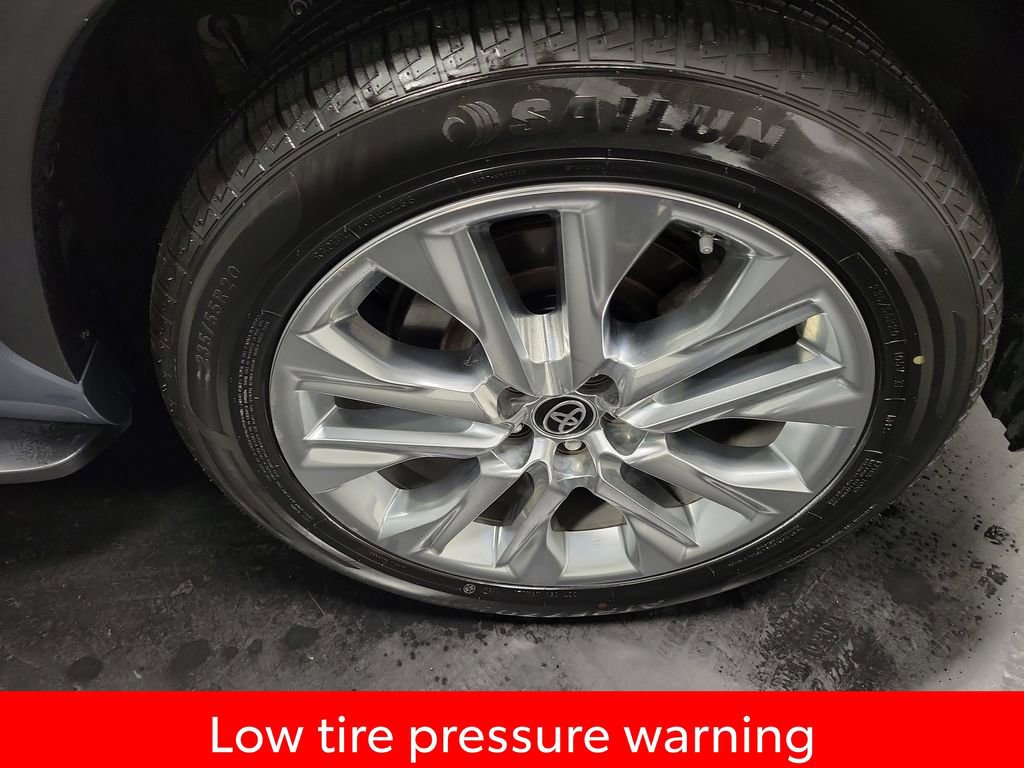 Used 2023 Toyota Highlander Limited image 11