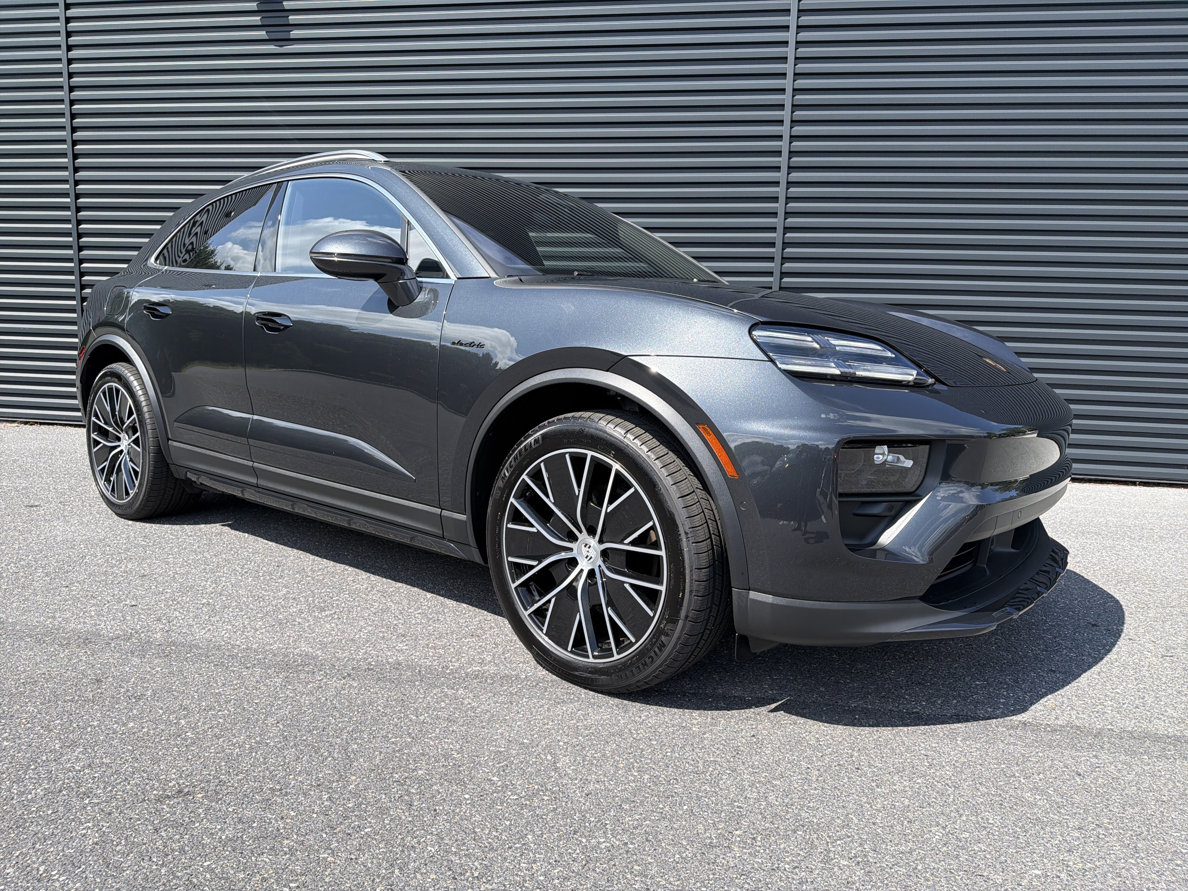 New 2025 Porsche Macan 4 Electric AWD/4WD image 8